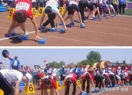 1骑士49／1083%02凯尔特人42／1870%7.53尼克斯39／2066%104雄鹿34／2558%155步行者33／2557%15.56活塞34／2756%167热火28／3048%20.58魔术29／3248%21