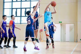 法律红线：参与跨境博彩可能面临的刑事与行政处罚风险。（触法警示：参与跨境博彩或面临刑事与行政惩处风险）