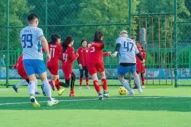 球迷看得手心冒汗