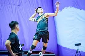 格林抢断一条龙飞了好远的暴扣