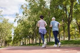 数学轶事：解析“庞加莱”对三体问题与随机性本质的哲学博弈。（数学逸闻：庞加莱与三体问题及随机性本质的哲学交锋）